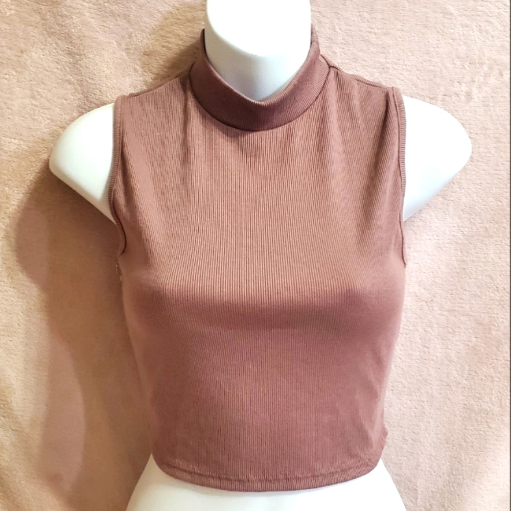 NWOT Cinnamon Crop Top Cut Out Tie Back Publik Sz M